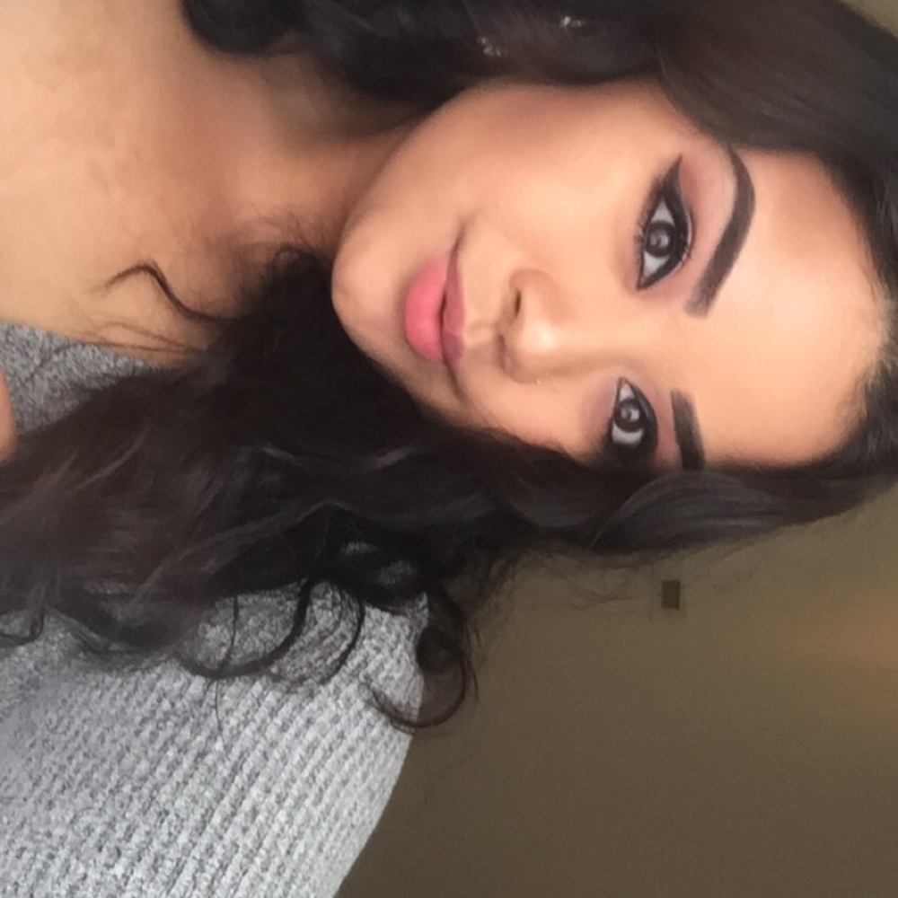 Meet your Posher, Dinora